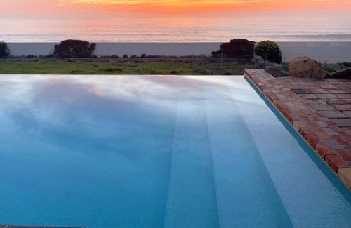 Praia das Macas Villa | Azenhas do Mar - Villa Tamar - oceanfront, private infinity pool, close to beach