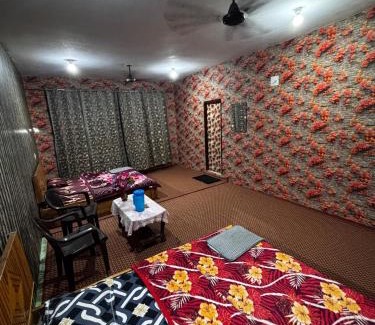 Dal Lake House | Aziz Guest House
