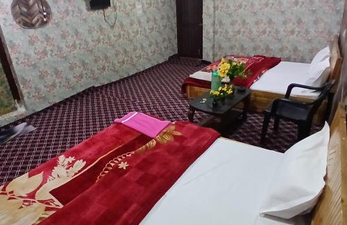 Dal Lake House | Aziz Guest House