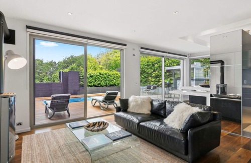 Lorne House | Azure - Absolute Beachfront Luxury, Wifi, Spa