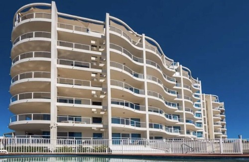 Palm Beach Apartment | Azure Beachfront Bliss~ Ocean View~ Studio Retreat