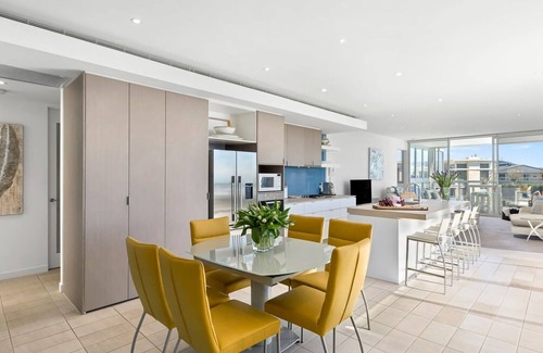 Safety Beach Apartment | Azure Bliss | Majestic Apartment on the Water