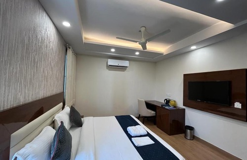 Gurugram Hotel | Azure inn