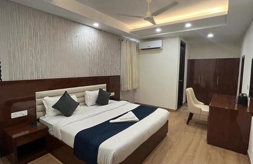 Gurugram Hotel | Azure inn