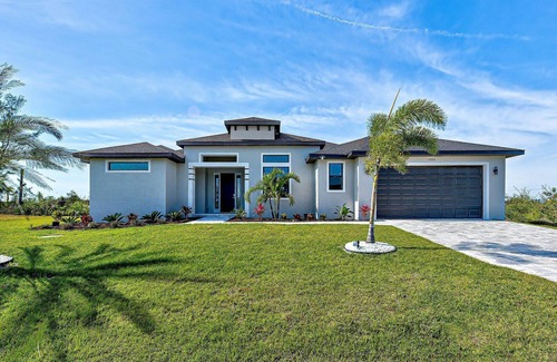 South Gulf Cove House | Azure Paradise | Canal View | Dock | 2 Masters | Spa