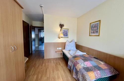 Baiersbronn Bed & Breakfast | B&B Apart Hotel Goldener Hahn - nahe an Gartenschau Tal X