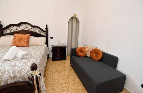 Torre del Greco Bed & Breakfast | B&B Family, perfect for reaching Pompei, Ercolano, Sorrento, Naples and Vesuvius