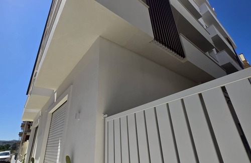 Ciro Marina House | B&B room with private bathroom (balcony or window) with a view of the hills