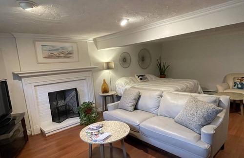 Beverly House | B&B style room near Salem north of Boston