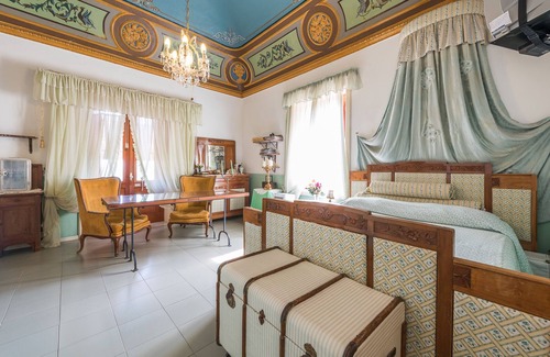 Leni Bed & Breakfast | B&B Villa Pittorino: Master Suite in Salina cir 19083037C100309