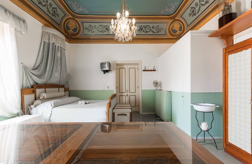 Leni Bed & Breakfast | B&B Villa Pittorino: Master Suite in Salina cir 19083037C100309