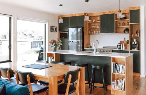Bicheno House | B e a c h H o u s e X I V