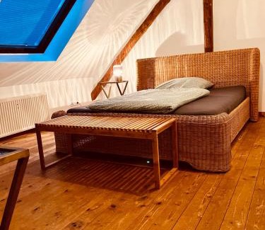 Huenxe Apartment | b e d & a g e d e s i g n -medium- wunderschönes Zimmer mit Bad b e d & a g e d e s i g n -small- wunderschönes Zimmer mit Bad Rechnungserstellung für Geschäftsreisende & Firmen