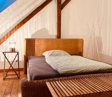 Huenxe Apartment | b e d & a g e d e s i g n -medium- wunderschönes Zimmer mit Bad b e d & a g e d e s i g n -small- wunderschönes Zimmer mit Bad Rechnungserstellung für Geschäftsreisende & Firmen