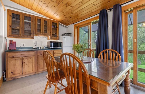 Loudon Other | B - Farm Suite on a Cattle Farm