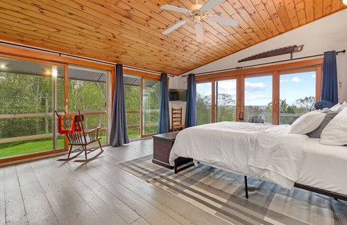 Loudon Other | B - Farm Suite on a Cattle Farm