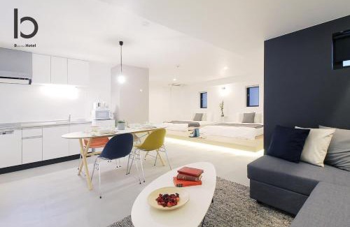 Hiroshima City Centre Apartment | b hotel Heiwaodori 302 - Huge Apt in Famous Hiroshima Dori For 6p