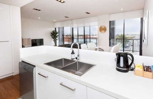 Turvey Park Apartment | B1/302-1 Flinders St · Stylish Inner City Penthouse Apartment