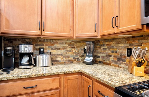 Bothell House | B17: Aura Villa: Fenced, central