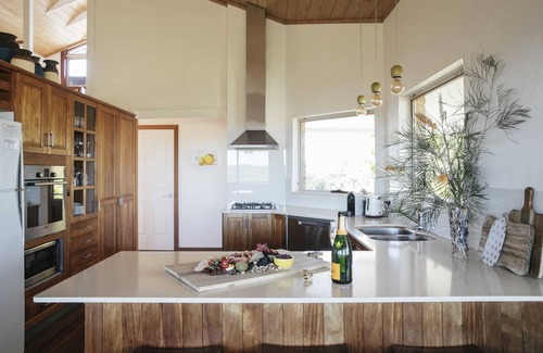 Angourie House | Baan Lek Sabai - Oceanstays