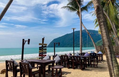 Khanom Hotel | Baan Thong Ching Resort