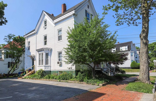 Oakdale Apartment | Back Cove Gem ★ 5 Min to Old Port ★ Bright and New