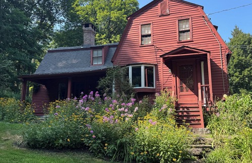 Litchfield Cottage | Back on VRBO! The oldest house in Litchfield CT