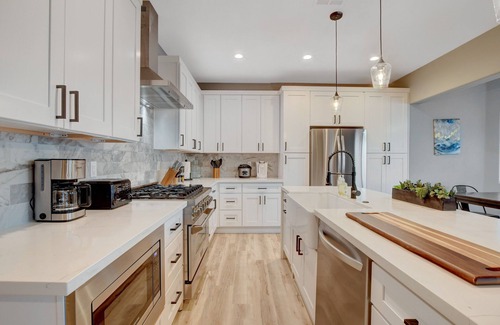 Las Vegas House | Backyard Paradise resort home minutes to the strip!