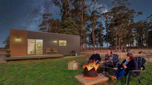 Northern Tasmania House | Badger's View Farmstay GREEN HORNET Cabin