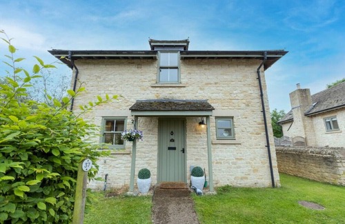 Cirencester Cottage | Badgers Lodge - MV37 - Lakeside Spa Property