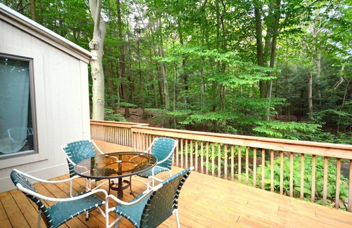 Norton Shores House | Bailey's Beach Retreat | 3 Bed, 3 Bath