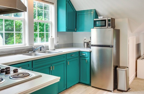 Rollingbay Apartment | Bainbridge Island Rental: Half-Mi to Beach!