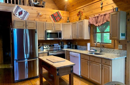 Boone Cabin | Baird's Creek Cabin Cozy Cabin, Close to Golf, Creekside