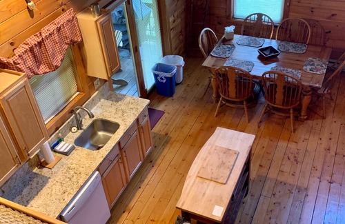 Boone Cabin | Baird's Creek Cabin Cozy Cabin, Close to Golf, Creekside