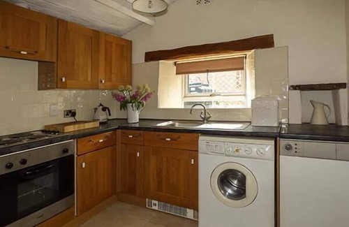 Kirkby Thore Cottage | BAKERS COTTAGE, pet friendly, with open fire in Kirkby Thore