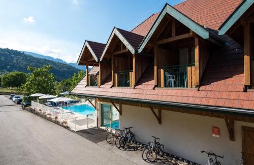 Giez Apartment | Balcony Views in Northern Alps