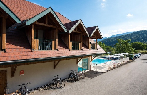 Giez Apartment | Balcony Views in Northern Alps