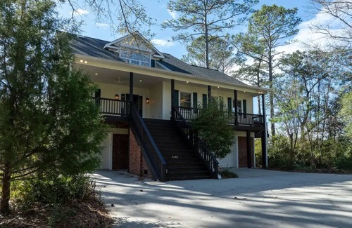St. James House | Bald Head on the Mainland - Beach Club Pool - Pets OK - St Jamesnn