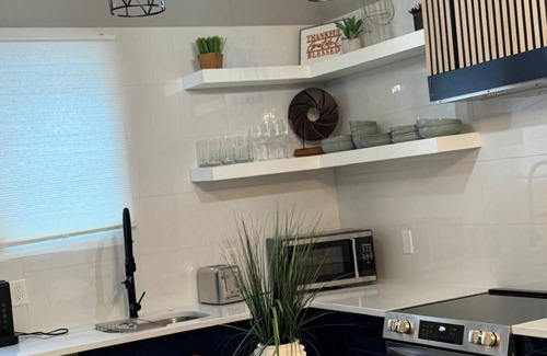 Baldwin Apartment | Baldwin's Bijou Studio Apartment w/a/c, queen bed