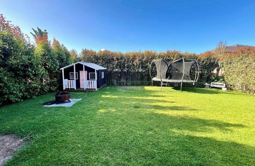 Shell Cove House | Bales Killalea Holiday House - Walk to Farm Beach