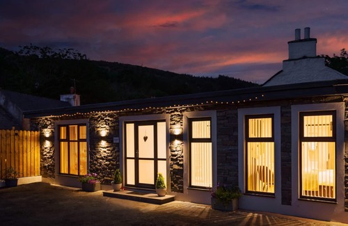 Patrick Cottage | Ballachrink Lodge - a holiday cottage that sleeps 4 guests in 2 bedrooms