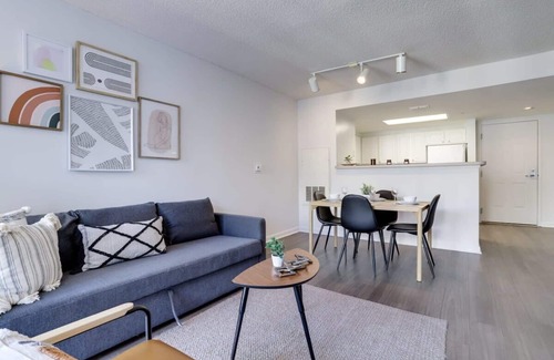 Ballston Apartment | Ballston local vibe/Stay near Metro