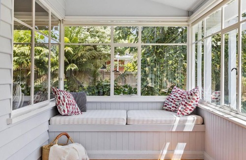 Kingston Beach House | 'Balmoral Cottage' A Kingston Beach Escape