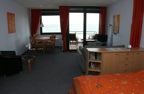 Alt-Travemunde/Ronnau Apartment | Baltic Sea view, directly on the beach