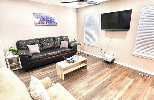 Downtown Baltimore House | Baltimore townhome mins from Raven-Orioles-Harbor Attractions! Pet-friendly!
