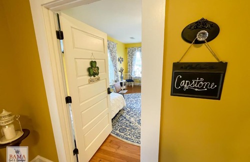Tuscaloosa Hotel | Bama Bed and Breakfast - Capstone Suite