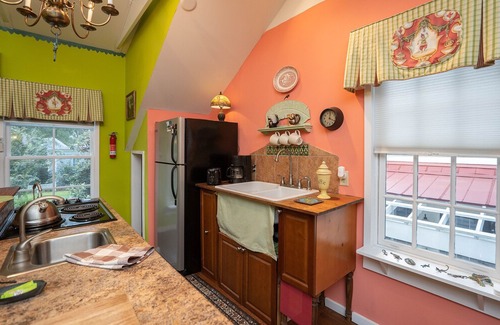 Beaufort Apartment | 'Banana' Caribbean-Inspired Get-Away