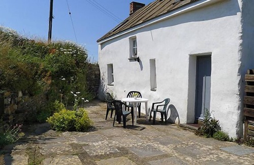 Abereiddy Cottage | Banc Farm, Holiday Cottage Abereiddy, Sleeps 4, 2 bedrooms, bathrooms