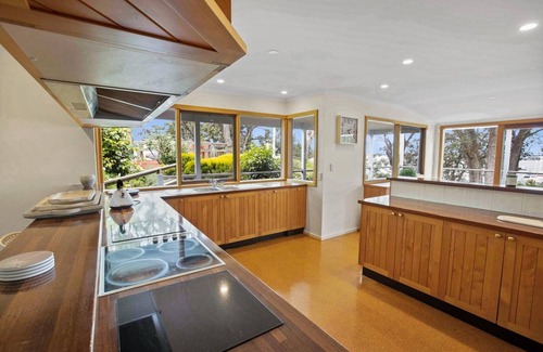 Metung House | Bancroft Haven - Nestled above the marina boasting views across Bancroft Bay
