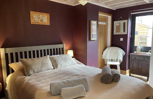 Great Wolford Apartment | Bank Cottage Studio - luxury Cotswolds haven for two